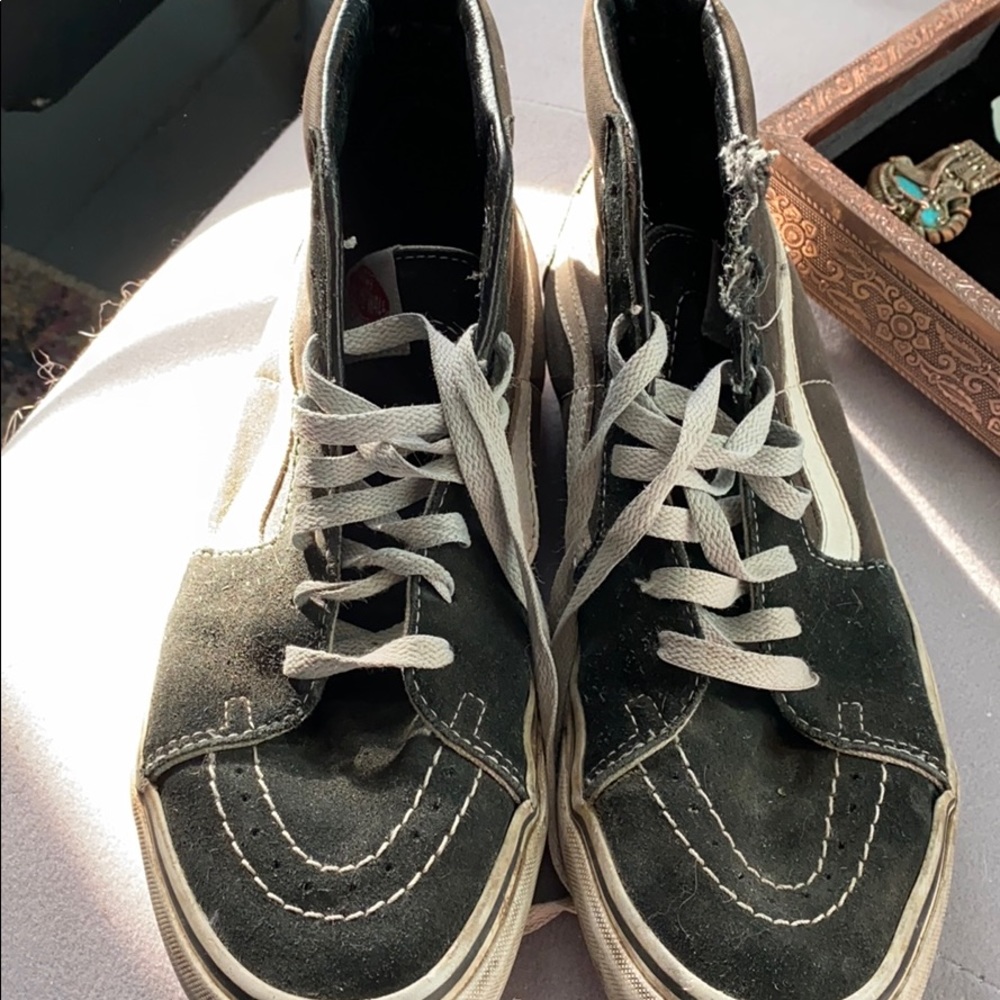 Exceptionally used black vans skate hi !